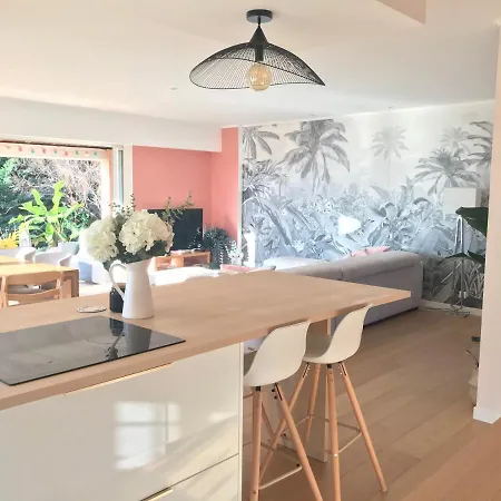 Avec Piscine Privée Sur La French Riviera *